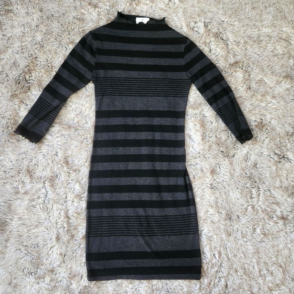 Socialite 3/4 Length‎ Ribbed Sweater Dress Mock Neck Gray and Black Size XS